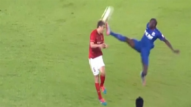 Demba Ba: fallo killer, ma arriva solo il giallo (Video)