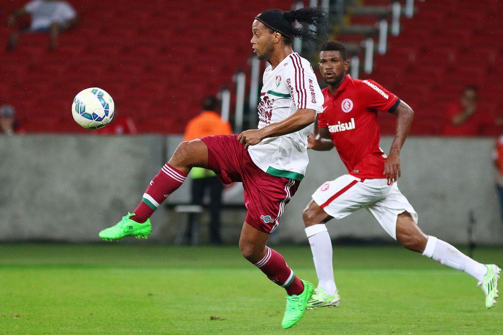 Ronaldinho: che tunnel durante Internacional-Fluminense (Video)