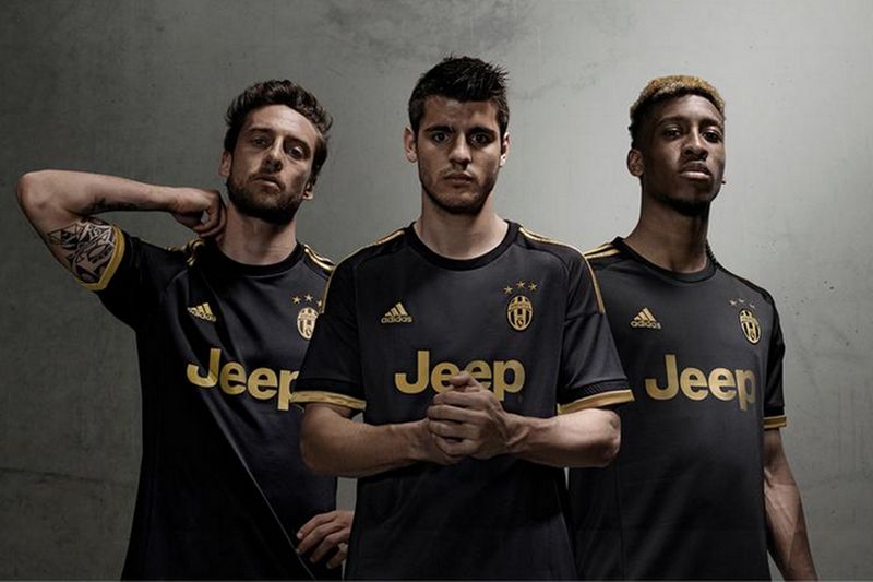 Juventus: presentata la terza maglia, nera e oro (Foto)