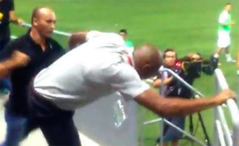 Costa Rica: il ct Wanchope fa a botte con uno steward (Video)