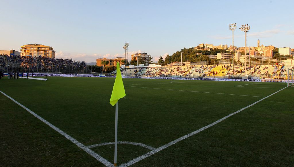 Frosinone: il questore contro i tifosi sui balconi