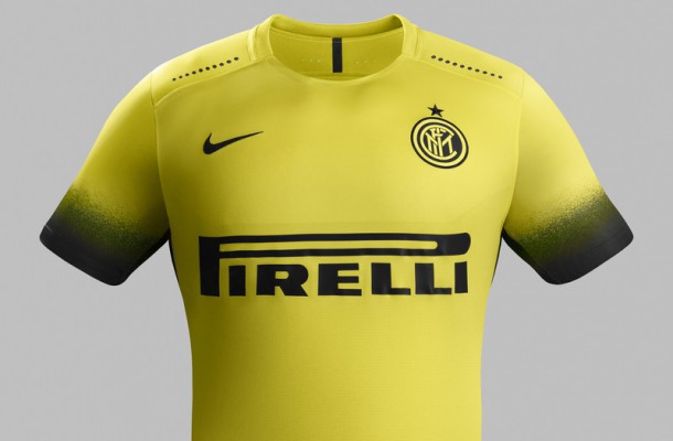 Terza maglia Inter 2015-2016: gialla con maniche nere (Foto)