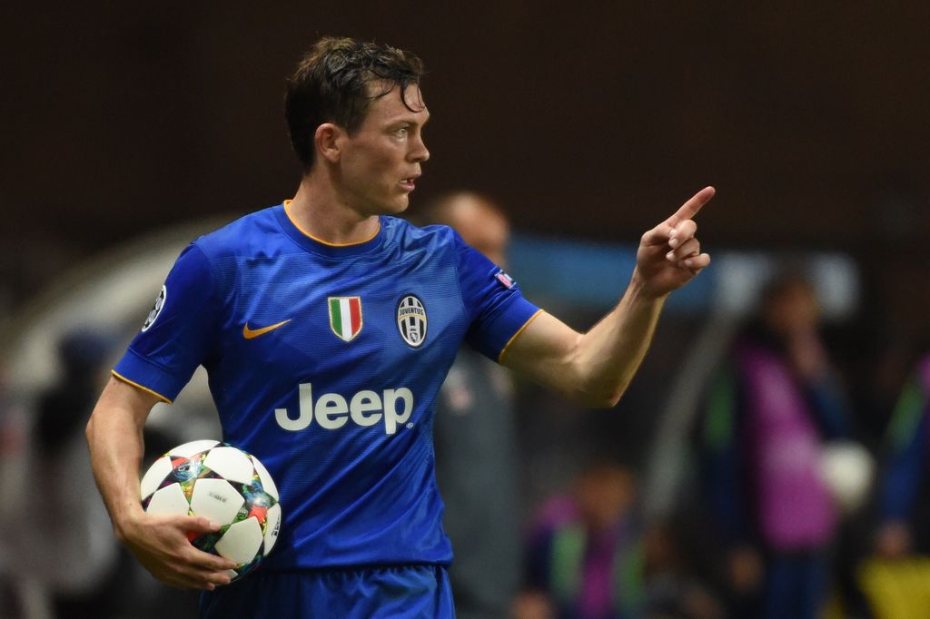 Juventus: Lichtsteiner operato, fuori un mese