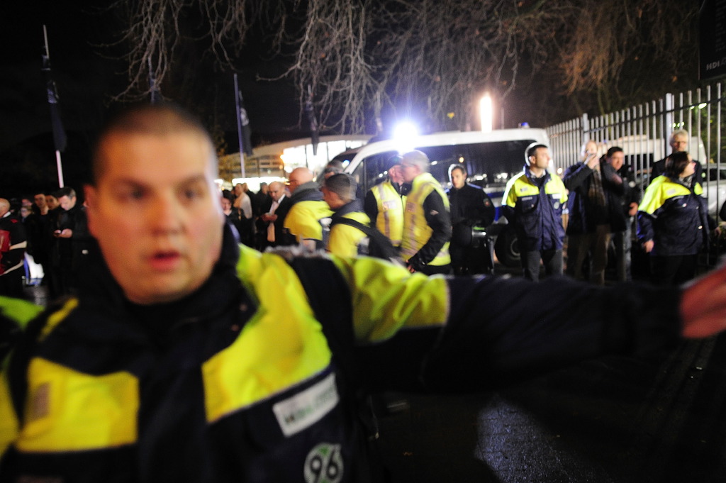 Terrorismo, Germania-Olanda annullata: &#8220;Volevano innescare la bomba nello Stadio&#8221;