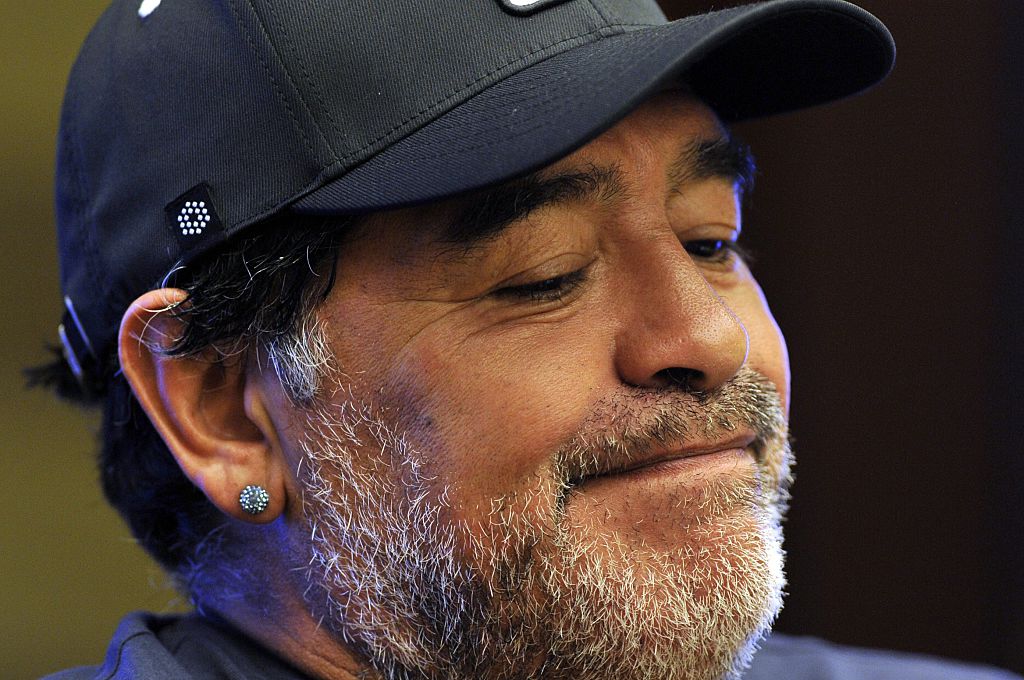 Maradona operato: rimarrà in ospedale 12 giorni