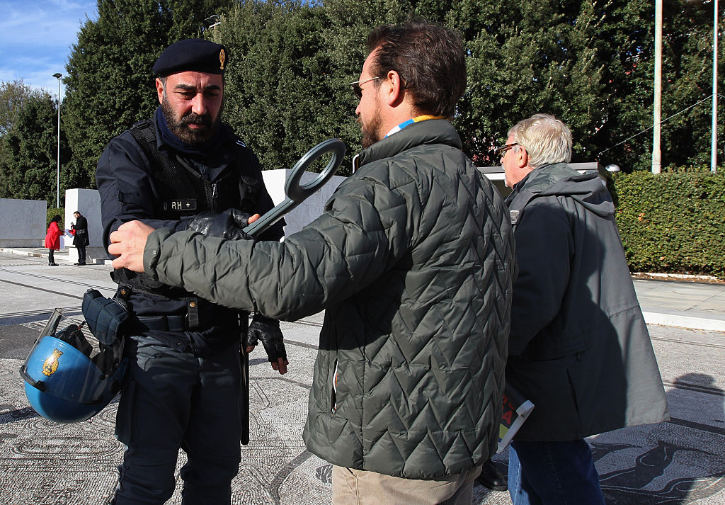 Roma: zaino sospetto, attimi di tensione all&#8217;Olimpico