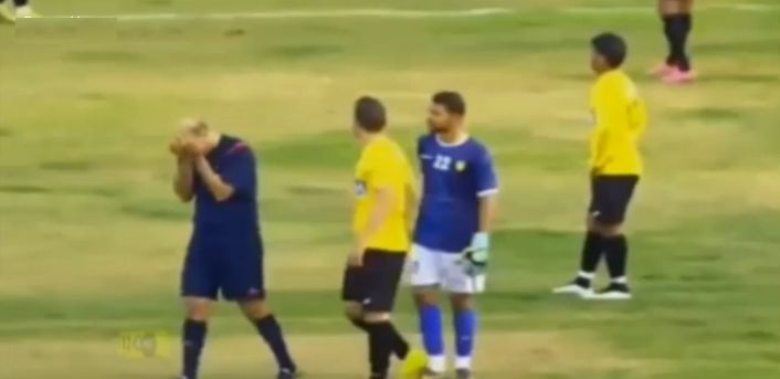 Arbitro piange