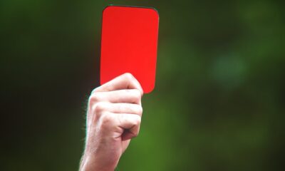 arbitro cartellino rosso