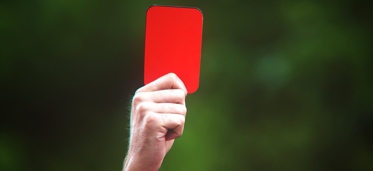 arbitro cartellino rosso