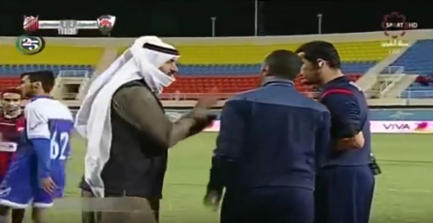 Kuwait: sceicco entra in campo e aggredisce l&#8217;arbitro (Video)