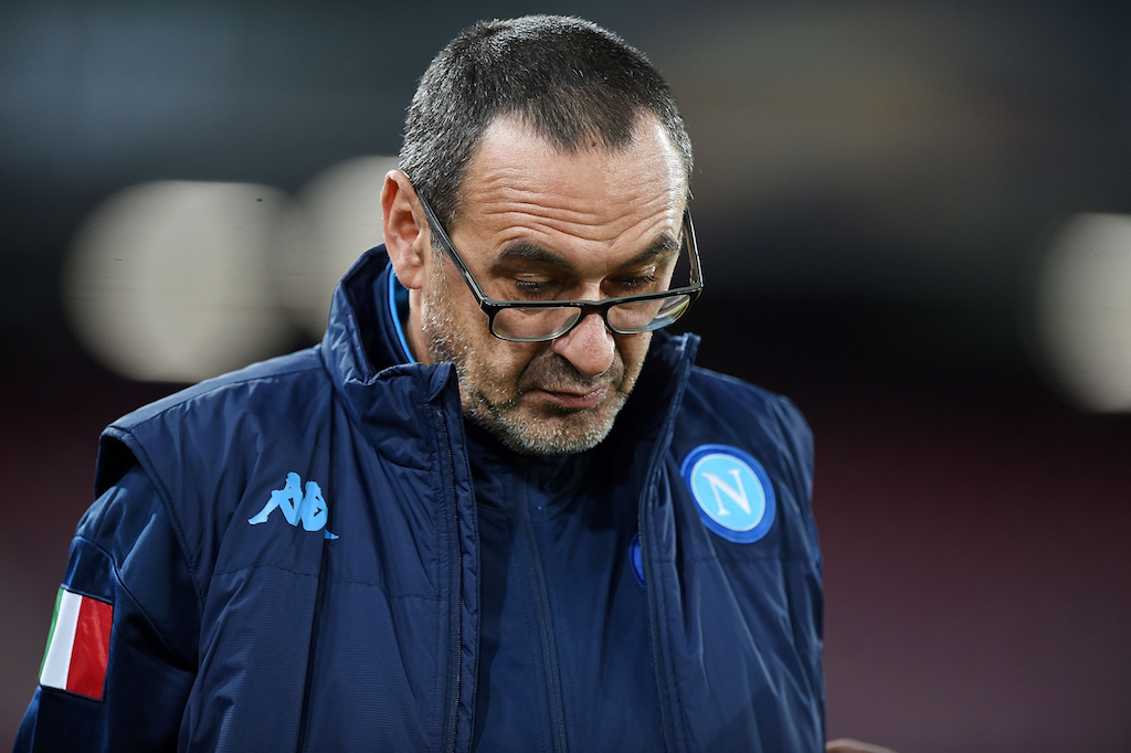 Sarri e quella volta che disse: “Il calcio non è per omosessuali” con tanto di dito medio ai tifosi