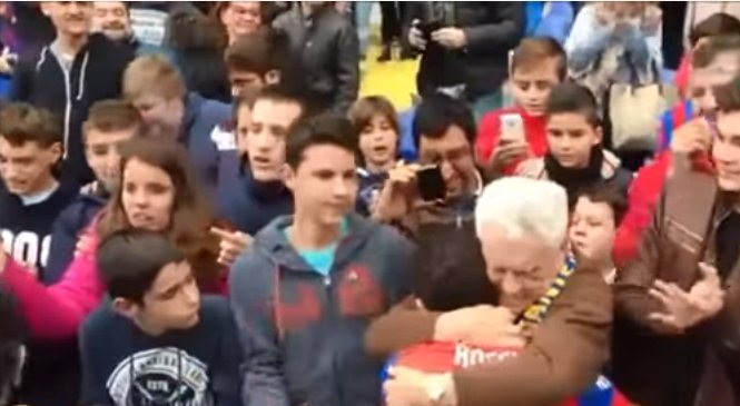 Anziano tifoso del Levante in lacrime per Giuseppe Rossi | Il Video