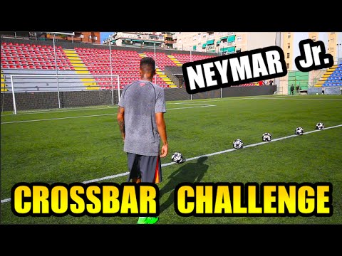 Neymar: sfida alla traversa con i freestyler