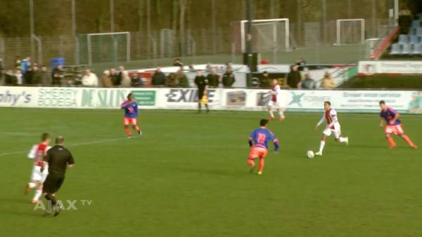 Justin Kluivert: il figlio di Patrick dribbla tutti e va in gol (Video)