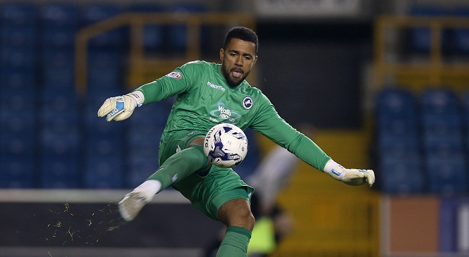 L&#8217;incredibile parata di testa di Archer, portiere del Millwall | Il video