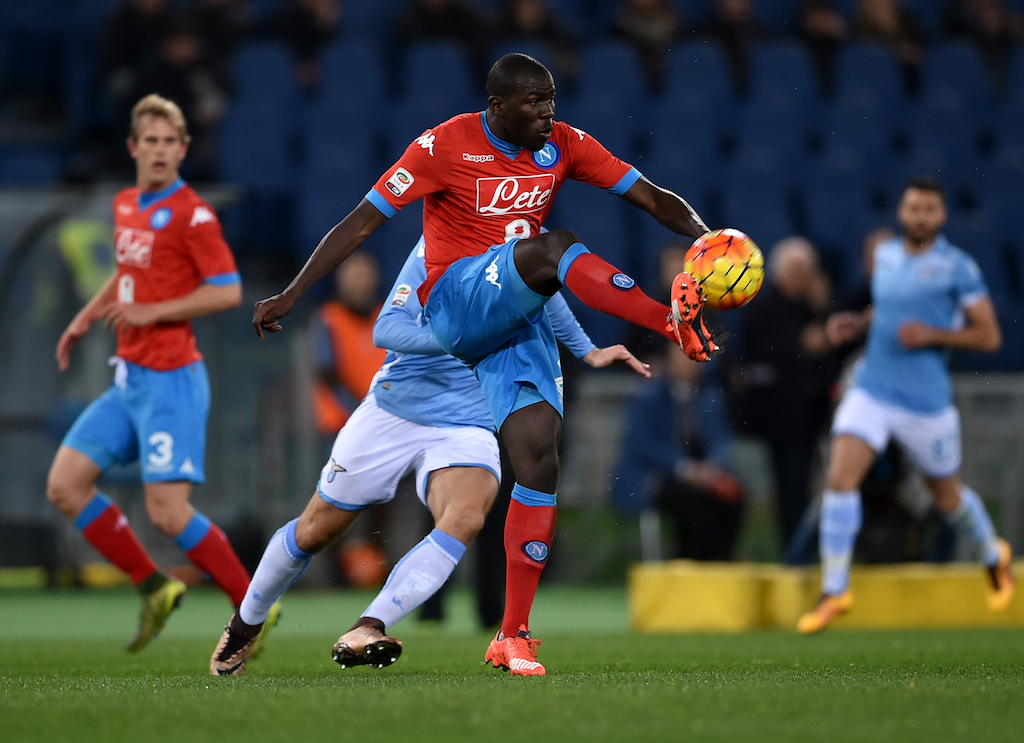 Koulibaly, cori razzisti e ululati in Lazio-Napoli (Video). Squalifica in vista per la Curva Nord