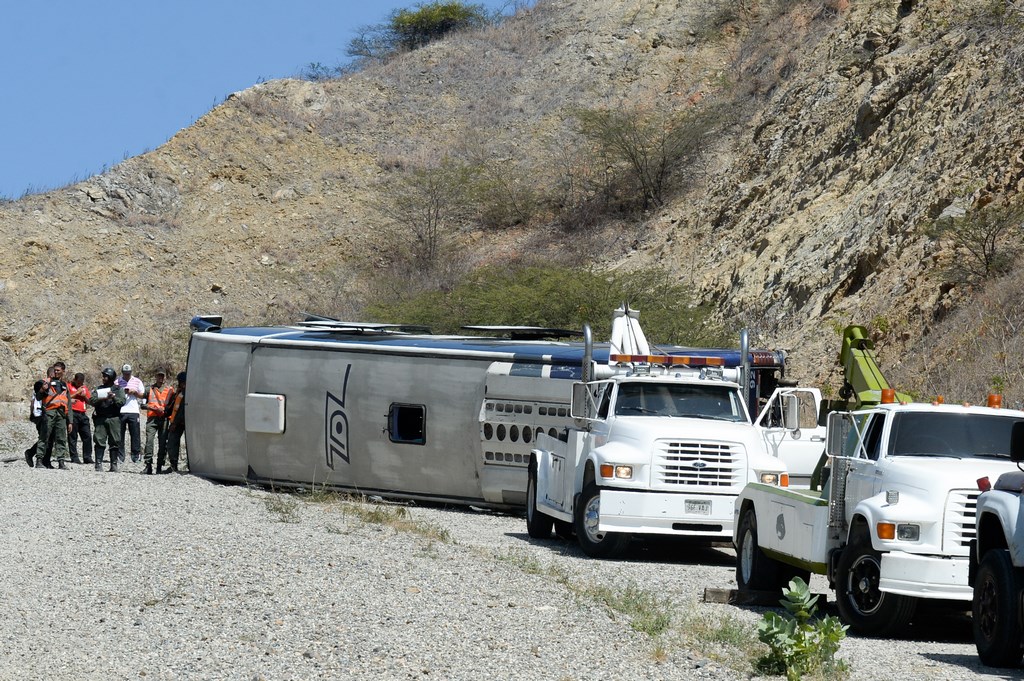 Argentina: pullman dell’Huracan si ribalta, tre feriti