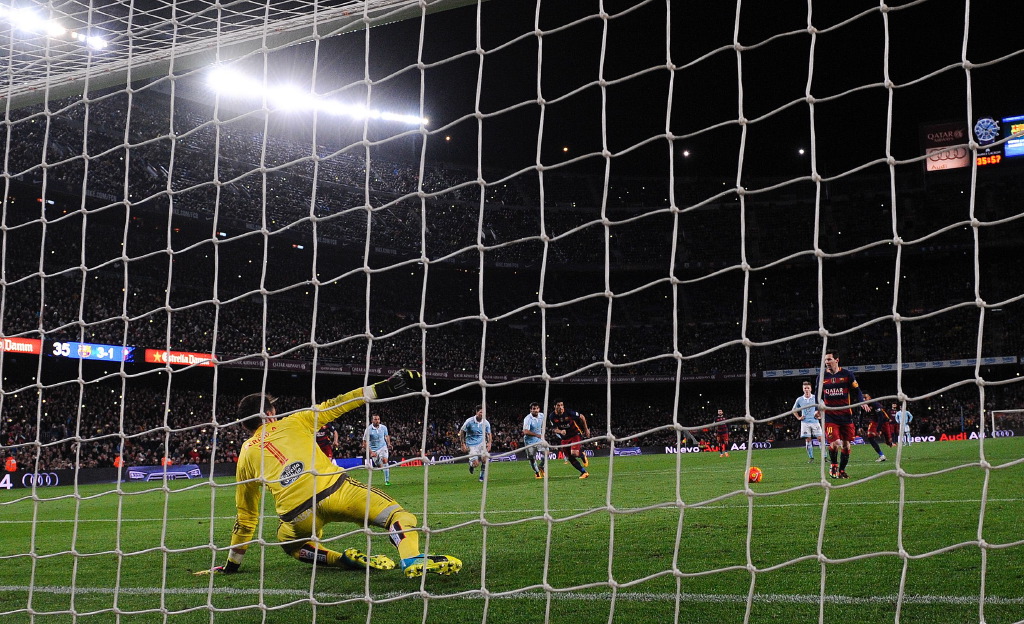 Barcellona, rigore di &#8216;seconda&#8217; contro il Celta: assist di Messi e gol di Suarez (Video)