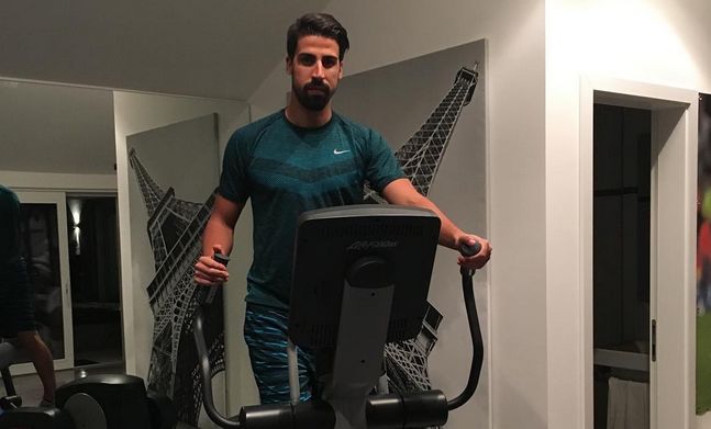 Khedira night session