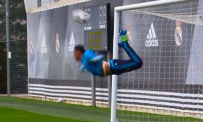 Keylor Navas scorpione