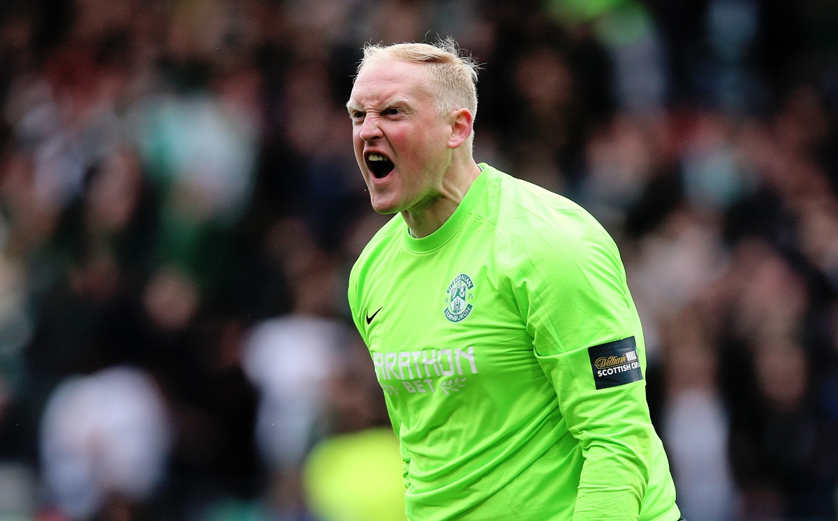 Conrad Logan, il portiere sovrappeso porta l&#8217;Hibernian in finale di Coppa di Scozia | Video