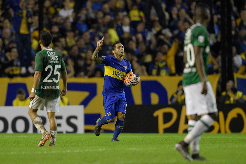 Tevez: punizione magistrale e doppietta in Copa Libertadores (Video)