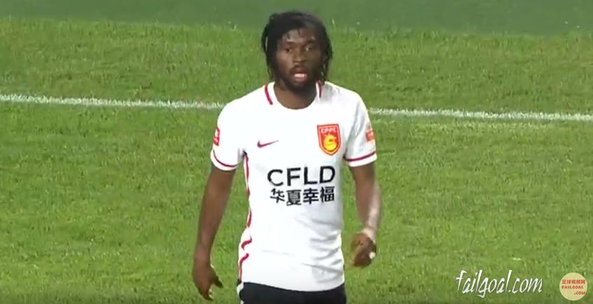 Gervinho inarrestabile: 65 metri palla al piede e gol (Video)