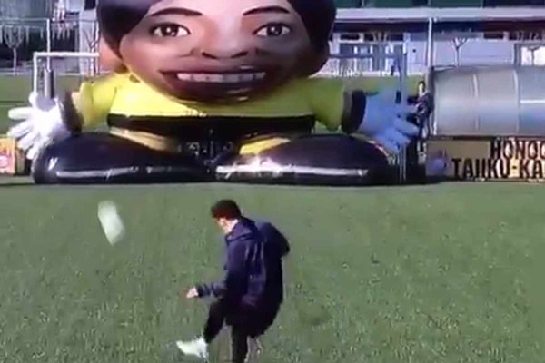 Messi contro il gigante