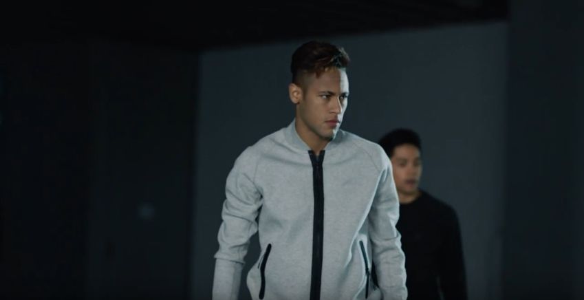 Neymar freestyling