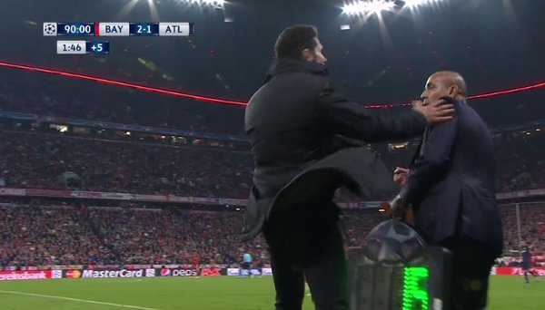 Simeone colpisce team manager