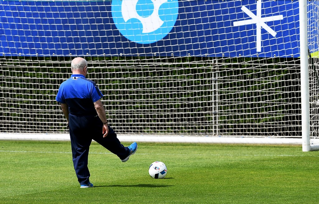 Europeri calcio 2016: Tavecchio si allena per Italia-Belgio (Video)