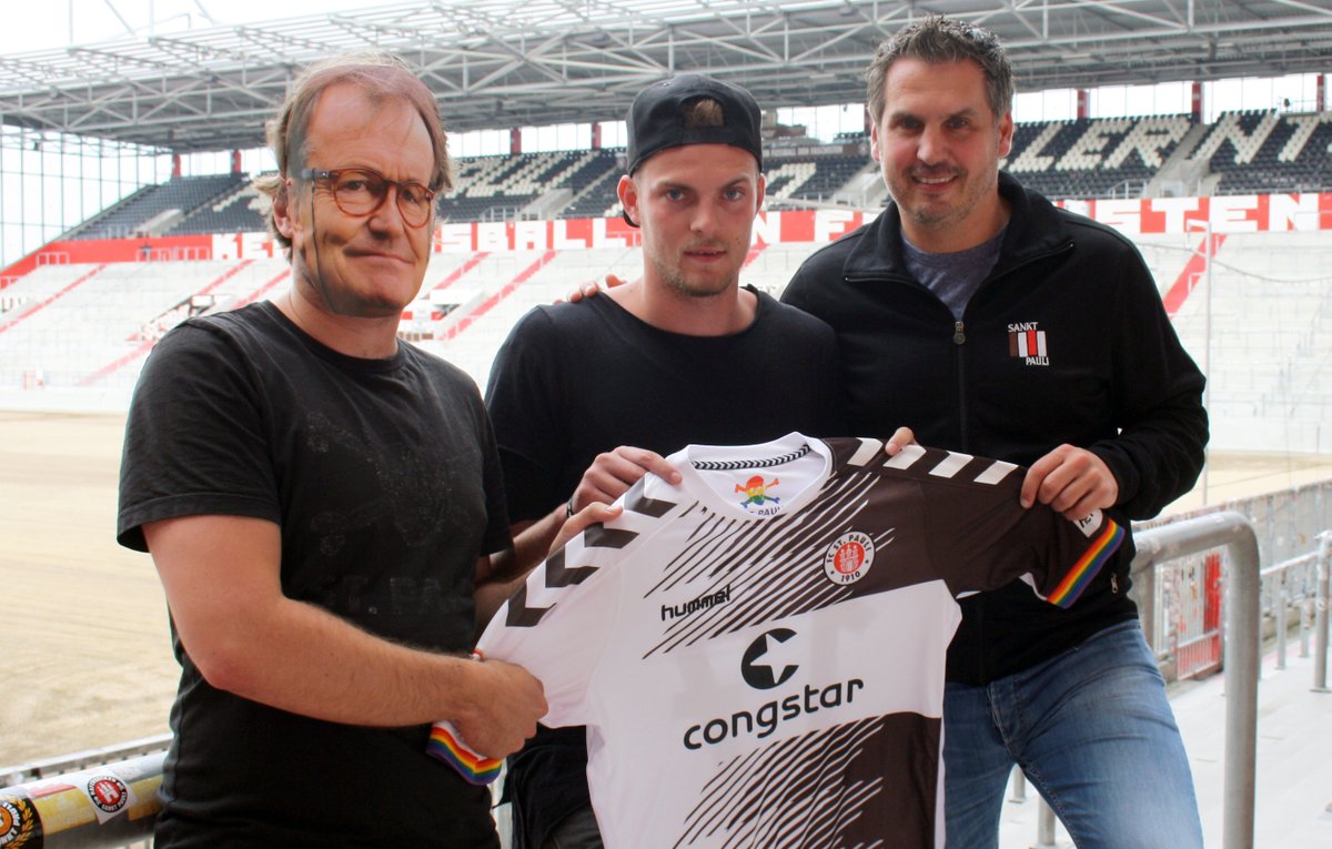 St Pauli: allenatore di cartone per presentare il nuovo acquisto