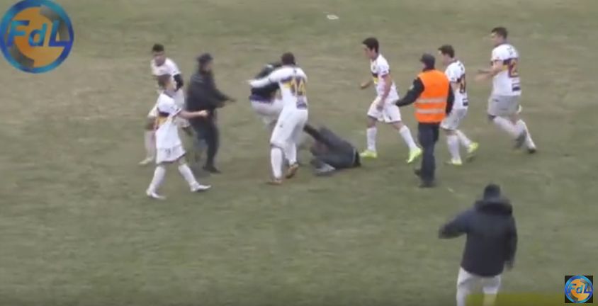 Argentina: vincono il campionato, si scatena una mega rissa (Video)