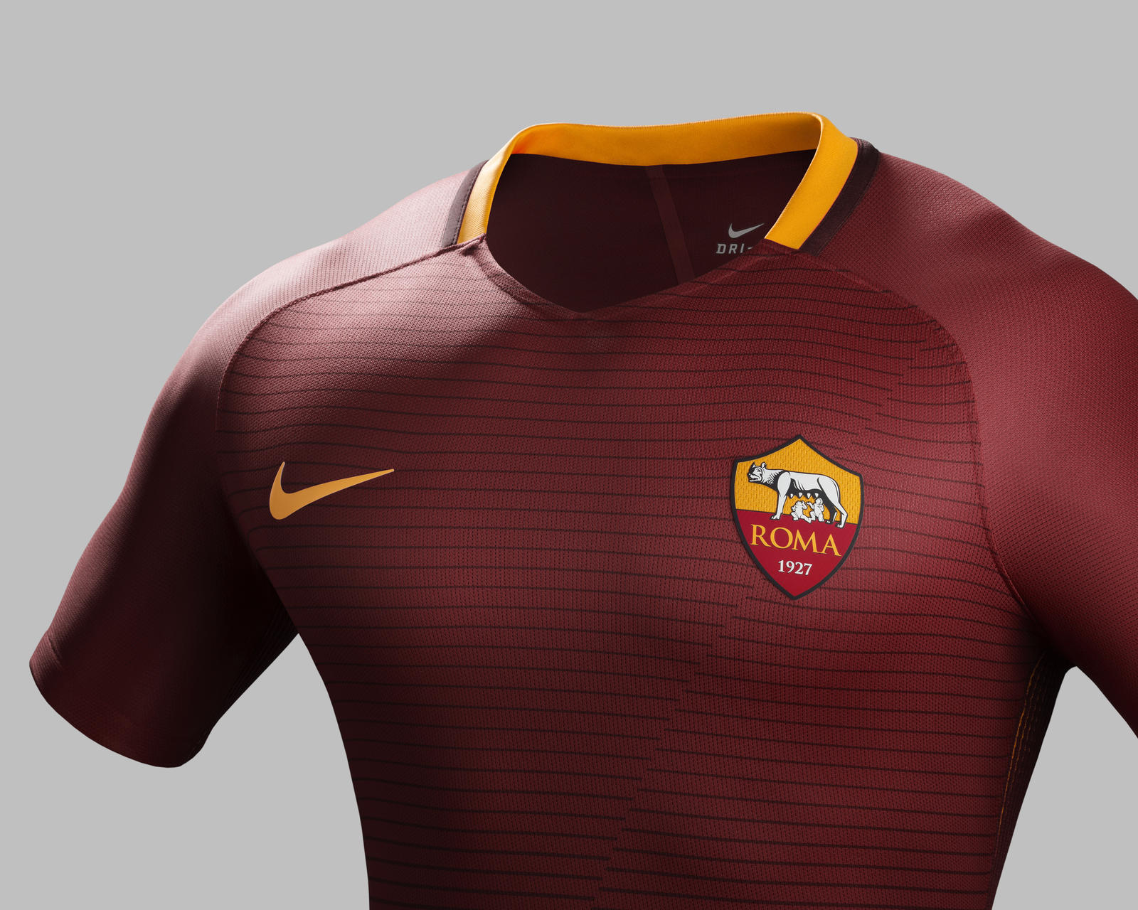 Maglia Roma 2016-2017: nuovo look in onore del Colosseo (Foto)