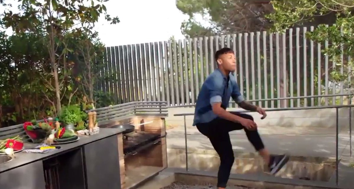 Ronaldo provoca, Neymar replica con l’omelette (Video)