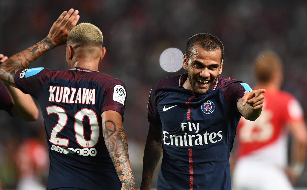 Dani Alves chiama Neymar: &#8220;Vieni al PSG&#8221;