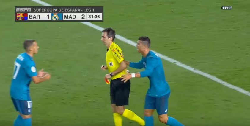 [VIDEO] Ronaldo spinge l&#8217;arbitro: rischia da 4 a 12 giornate