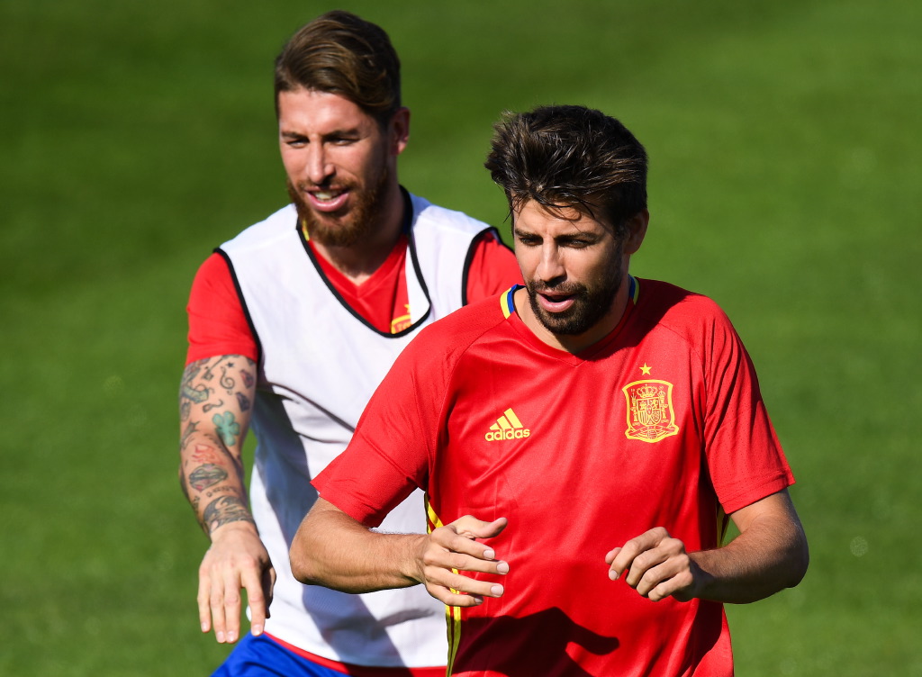 Spagna, Ramos contro Piqué: &#8220;Il post sul referendum non fa bene al gruppo&#8221;