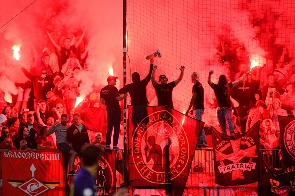 Maribor-Spartak Mosca: razzo lanciato contro l&#8217;arbitro [VIDEO]