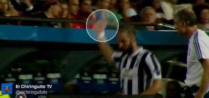 [VIDEO] Higuain: dito medio ai tifosi del Barcellona