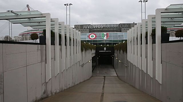 Juventus-Milan: sprangata contro il pullman dello staff rossonero