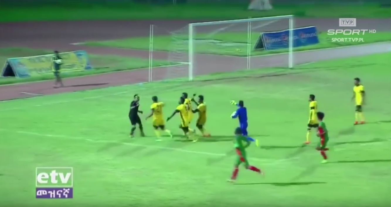 Etiopia: arbitro aggredito, poi mega rissa tra giocatori [VIDEO]