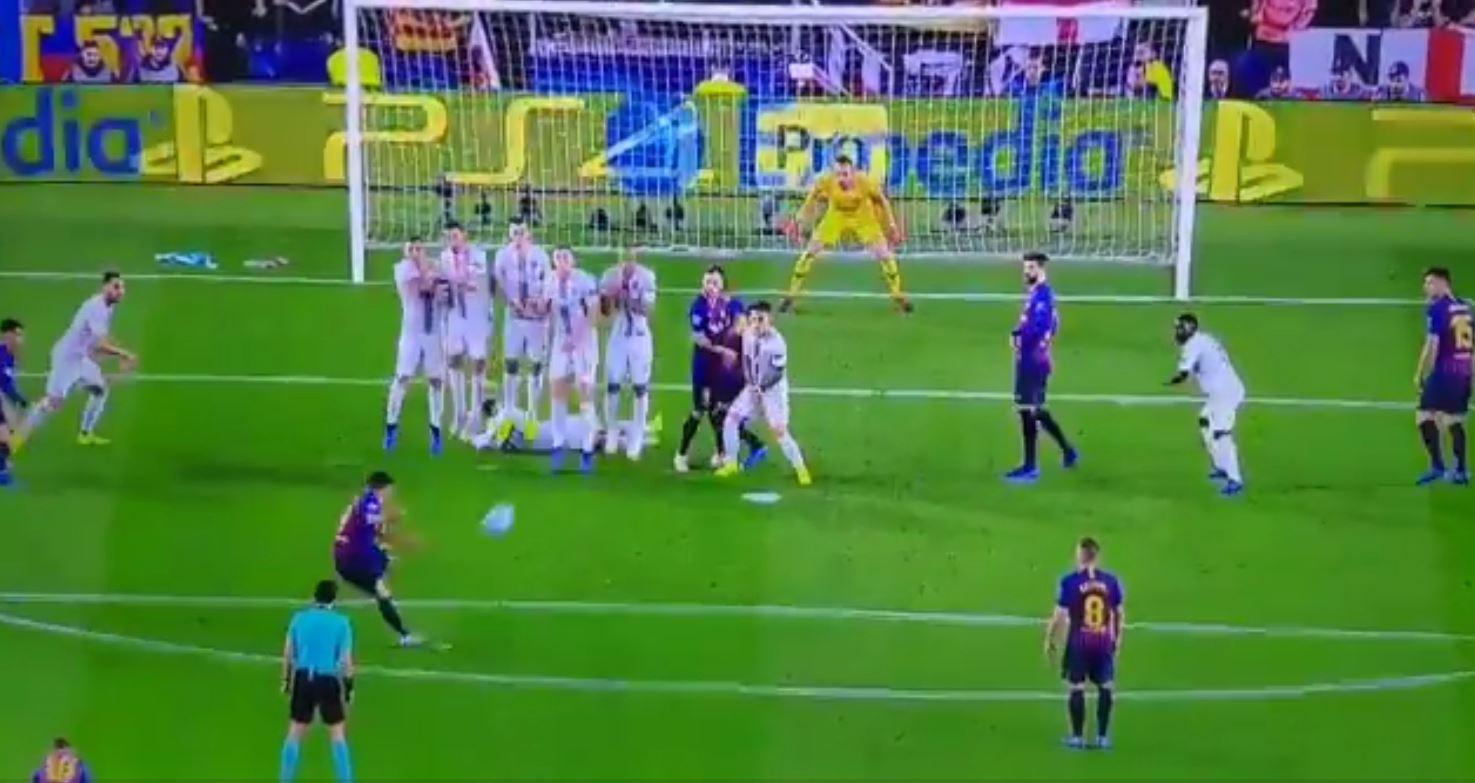 Barcellona-Inter: Brozovic neutralizza in maniera bizzarra la punizione di Suarez [Foto e Video]
