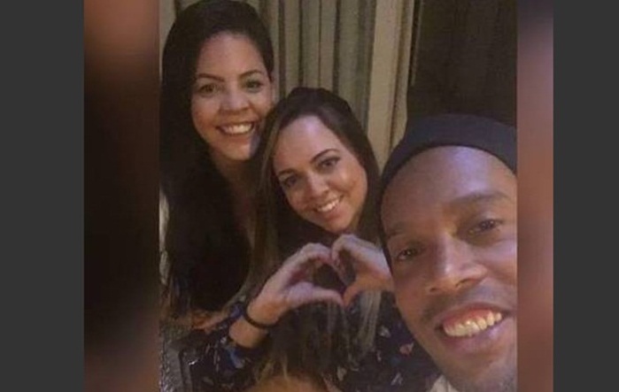 Ronaldinho torna a convivere con le due compagne