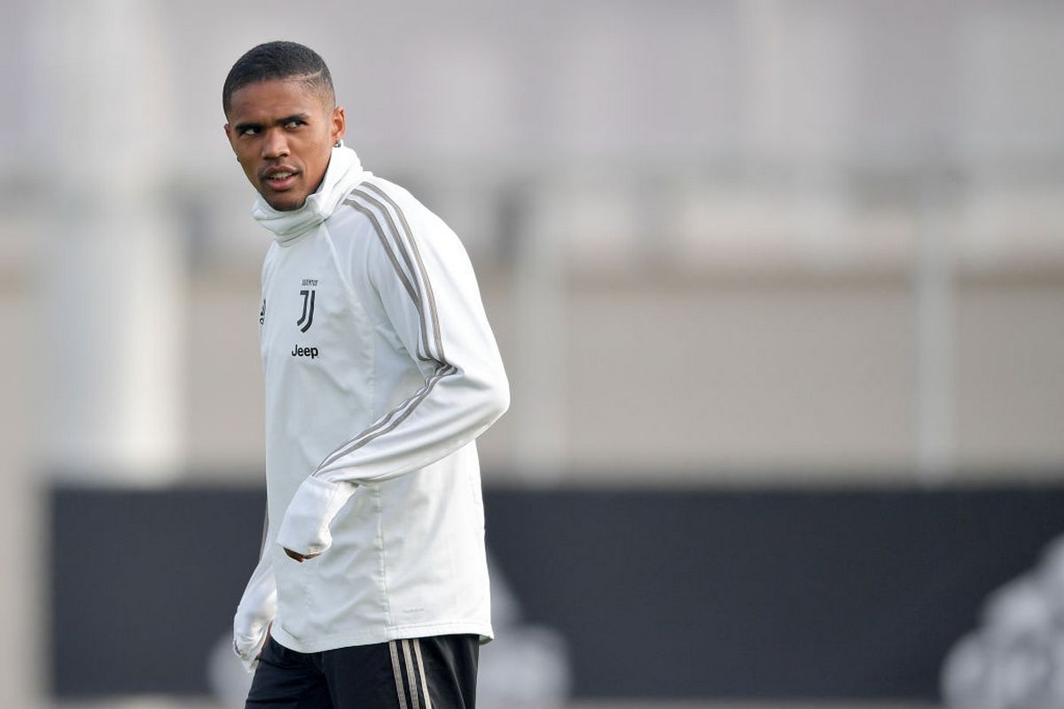 Incidente stradale per Douglas Costa: il brasiliano della Juventus illeso