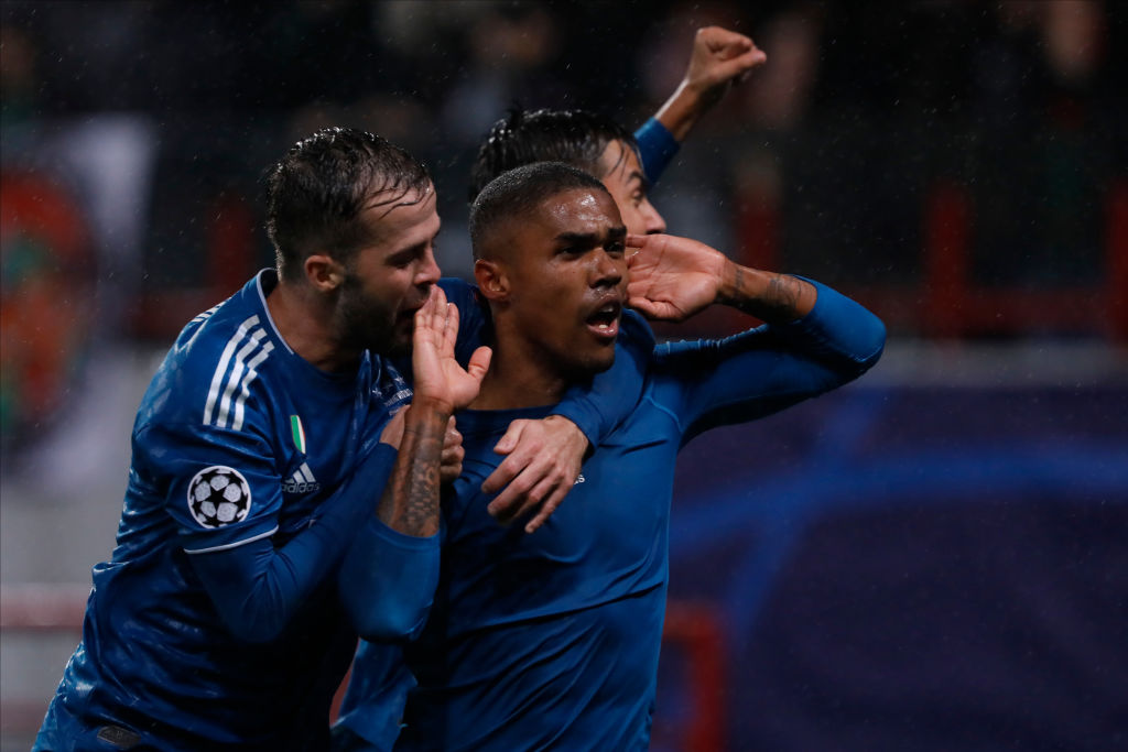 Champions, Juve agli ottavi grazie a Douglas Costa. 1-1 tra Atalanta e City