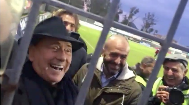 Video, Olbia-Monza, Berlusconi ai tifosi: “Scusate, vi devo salutare perché devo andare a putt@ne”