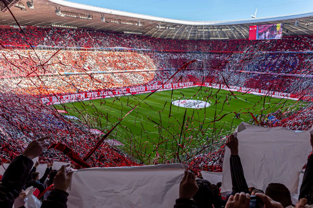 Bundesliga, stadi a porte aperte ma mentre si gioca il Ministro raccomanda: annullare eventi oltre 1.000 persone