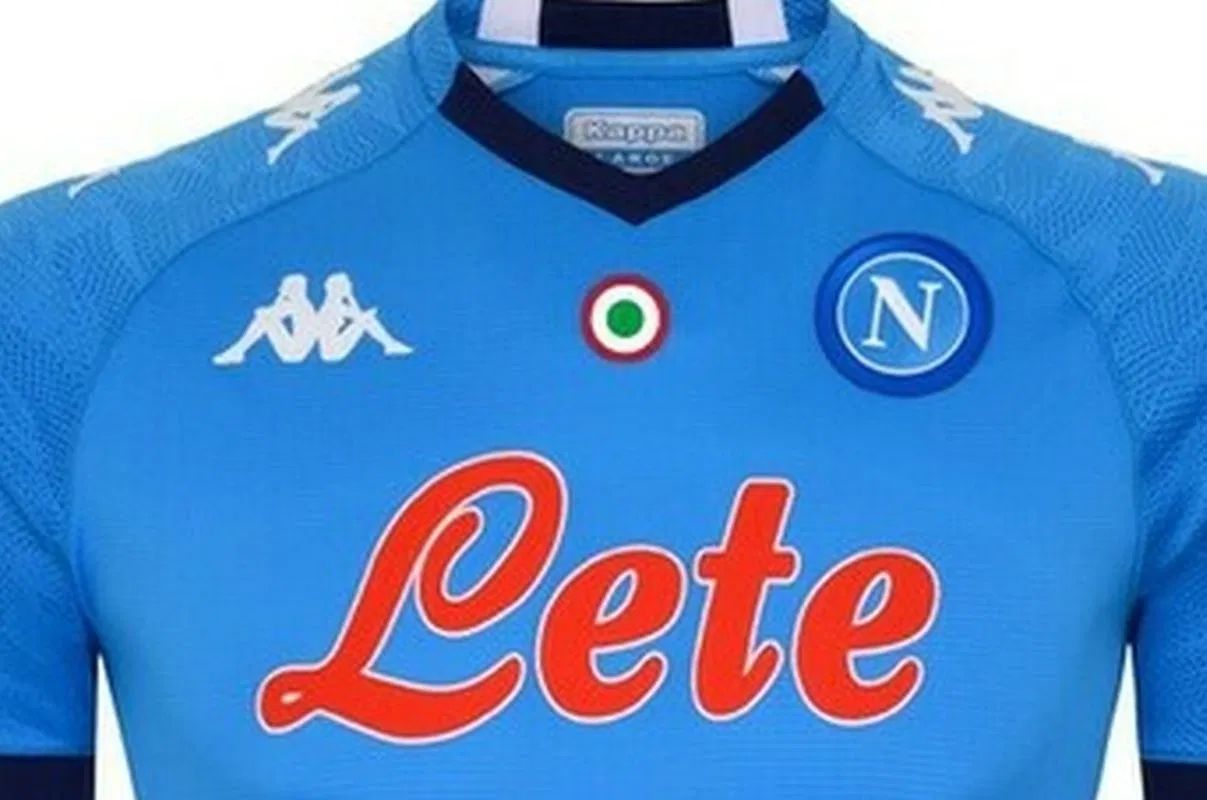 Napoli: la maglia 2020-2021 fa infuriare i tifosi sui social