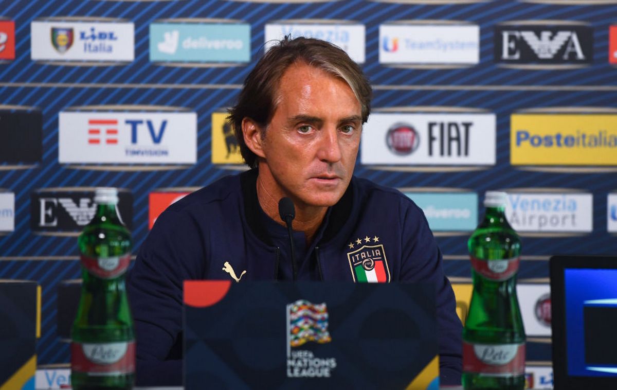 Mancini: “È il momento di riaprire gli stadi, all’aperto non c’è pericolo”